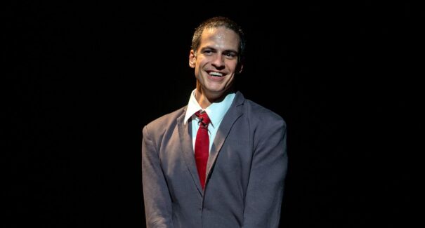 Teatro Arthur Azevedo recebe Mateus Solano com o espetáculo “O Figurante”, neste final de semana