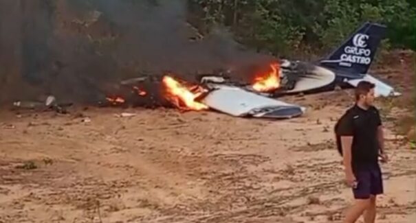 Avião de pequeno porte cai e pega fogo em Paço do Lumiar; aeronave pertence a vereador de São Luís