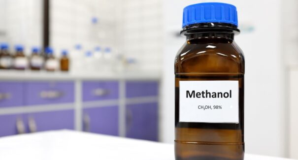 Brasil vai comprar 150 mil antídotos para conter intoxicação por metanol