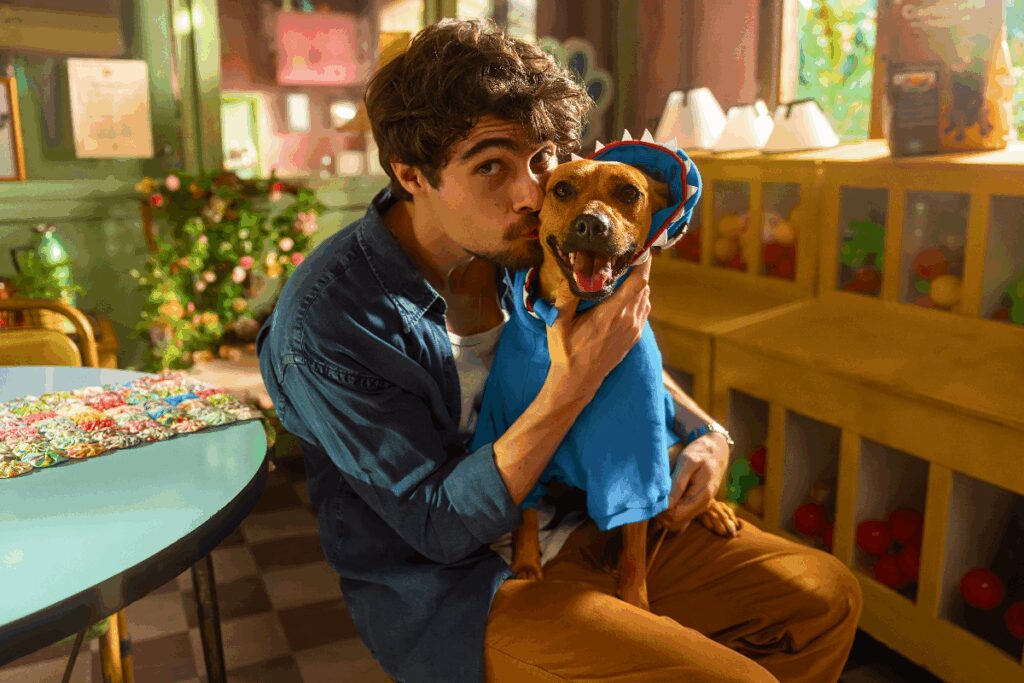 Em “Caramelo”, Pedro descobre com Amendoim a importância da amizade e das pequenas alegrias do dia a dia (Foto: Reprodução digital/Netflix)