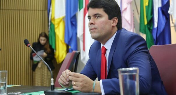 Ministro celebra partida da Superliga Feminina de Vôlei em São Luís