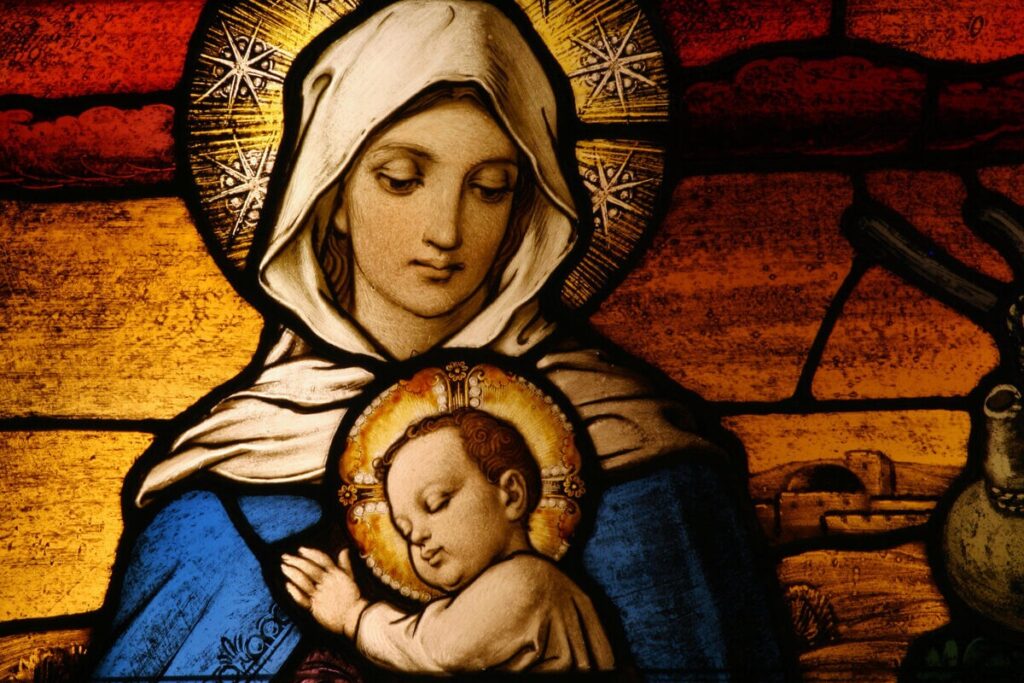 Adoração à Nossa Senhora do Rosário é uma das mais antigas entre os fiéis da Igreja Católica (Foto: CURAphotography/ Shutterstock)