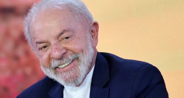 Lula lidera no 1º turno em todos os cenários, diz Paraná Pesquisas