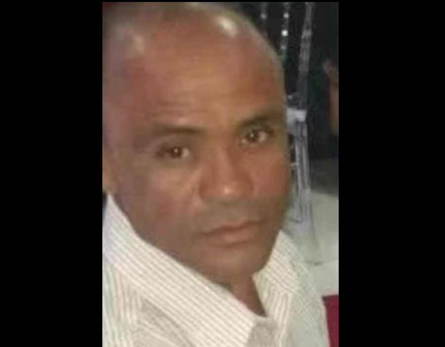 Manoel Melo Lopes, de 54 anos, foi assassinado a facadas dentro da quitinete onde morava. - (Crédito: Divulgação)