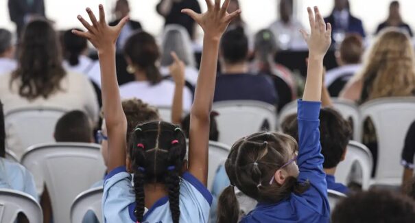 Mais brincadeira, menos tela: confira dicas para uma infância saudável