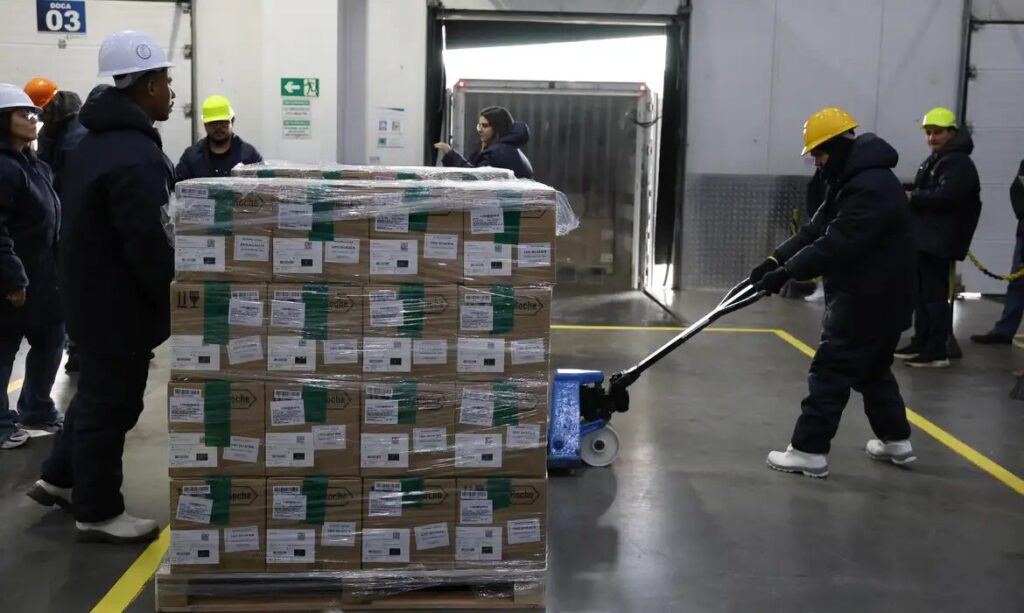 Brasil recebe lote de medicamento para tratar câncer de mama no SUS