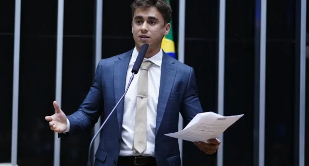 Nikolas reage ao ser lembrado da prisão de primo com drogas: ‘Piranha’