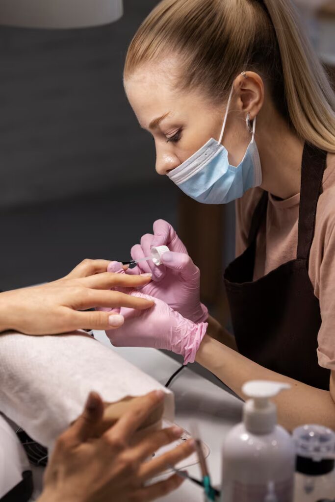 Anvisa proíbe duas substâncias utilizadas em unhas em gel