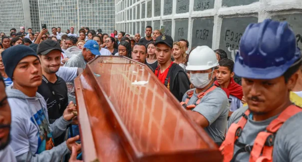 Polícias mataram 11 pessoas por dia em 2024, aponta relatório