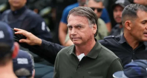 Moraes determina prisão definitiva de Bolsonaro na PF