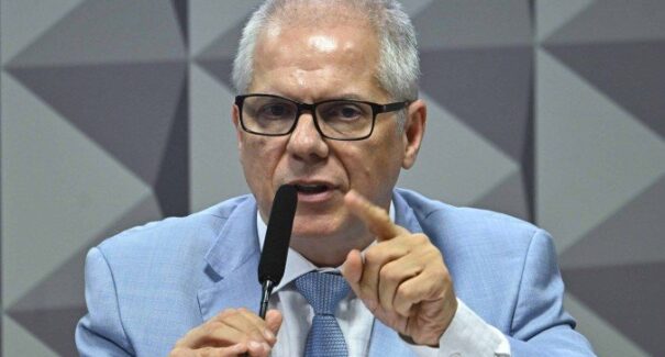 Ex-presidente do INSS recebia R$ 250 mil por mês em propinas, aponta PF