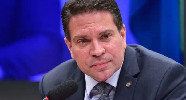 Foragido, Ramagem diz estar “seguro” nos EUA e afirma ter anuência do governo Trump
