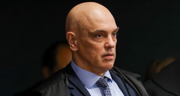 Moraes nega viagens em jatinhos de banqueiro investigado e classifica reportagem como “falsa”
