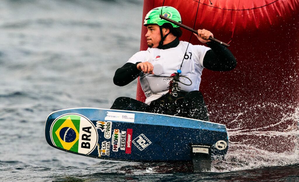 O kitesurfista maranhense Lucas Fonseca se destacou no Mundial Sub-21. -(foto: divulgação)