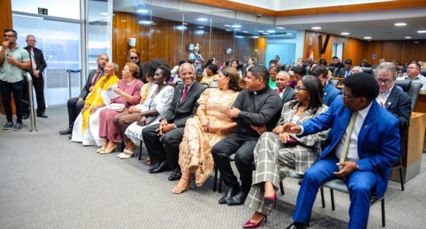 Alema homenageia 11 personalidades da luta antirracista no Maranhão com a Medalha Negro Cosme