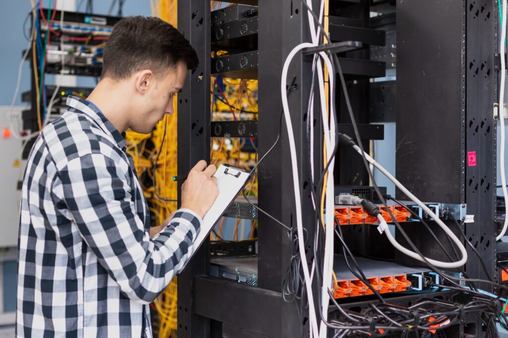 As vagas são destinadas aos cursos Técnicos em Redes de Computadores e Eletrônica (Foto: Freepik)