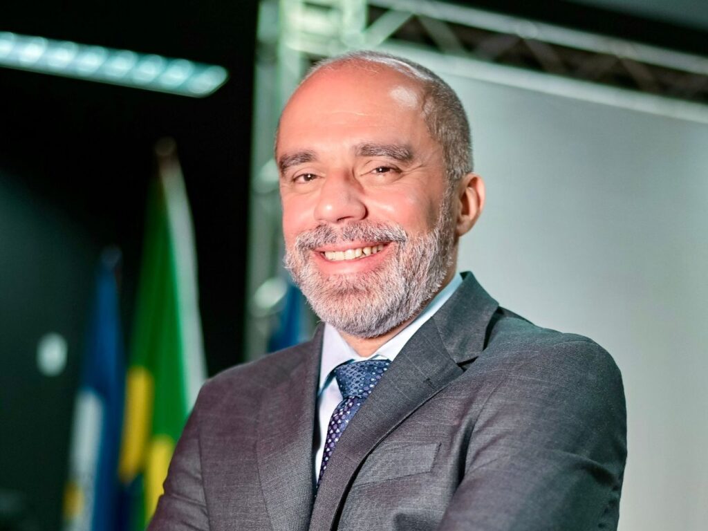 A obra questiona o abismo entre a simulação da inteligência e a experiência real de ser.