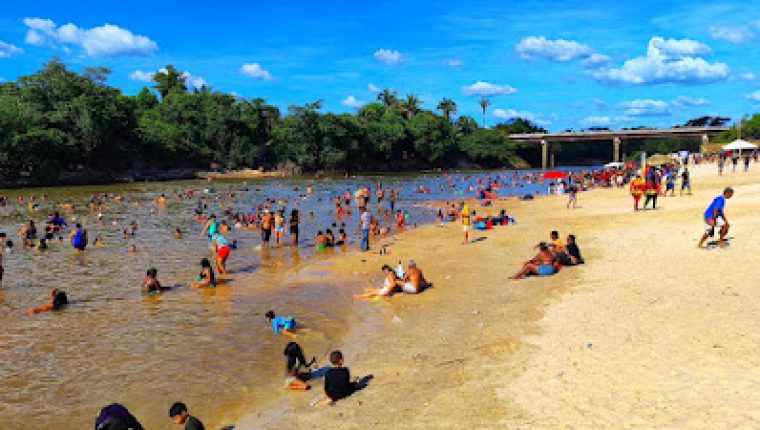 A prefeitura de Nina Rodrigues determinou, por meio do Decreto Municipal, a interdição temporária de toda a área balneável da Praia dos Amores (Foro: Reprodução)