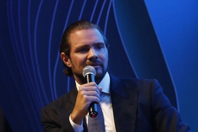 Fraude de R$ 12 bi: diretor de banco é preso tentando sair do Brasil