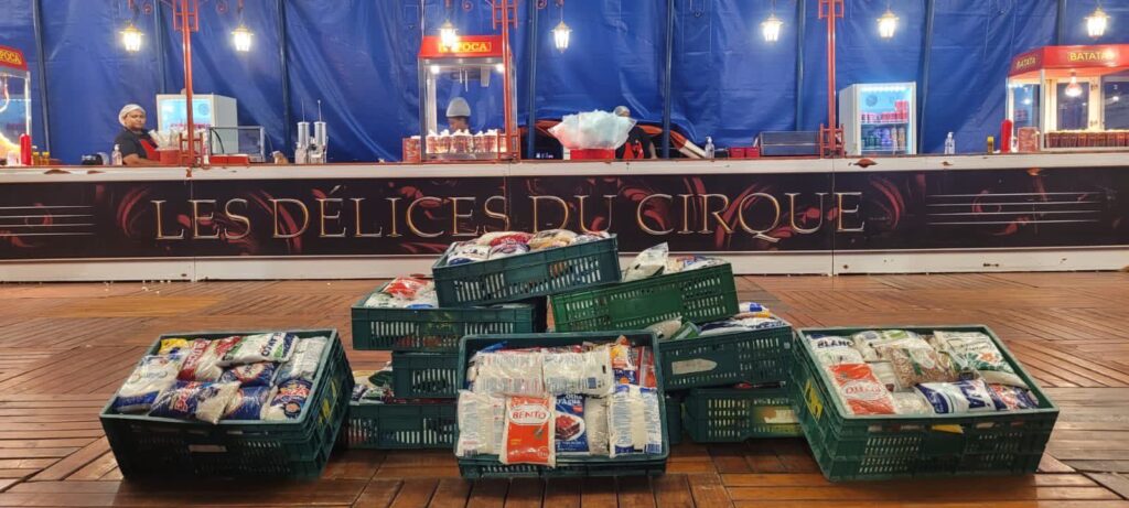 Le Petit Cirque entra na última semana da campanha que já arrecadou mais de 2 toneladas de alimentos