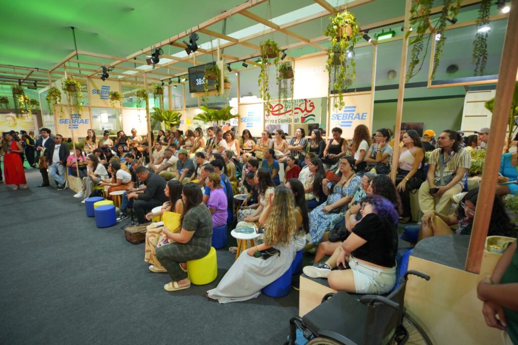 Painel “Construindo Justiça Climática no Brasil: articulação entre mulheres negras, setor privado e governo para o desenvolvimento na regeneração da Amazônia”. (Foto: Divulgação)