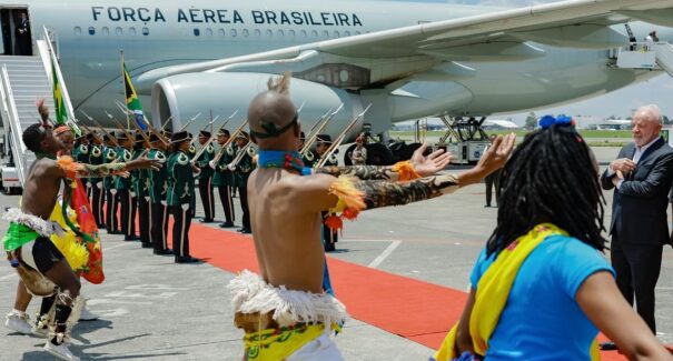 Lula desembarca na África do Sul para cúpula do G20 com foco no Sul Global