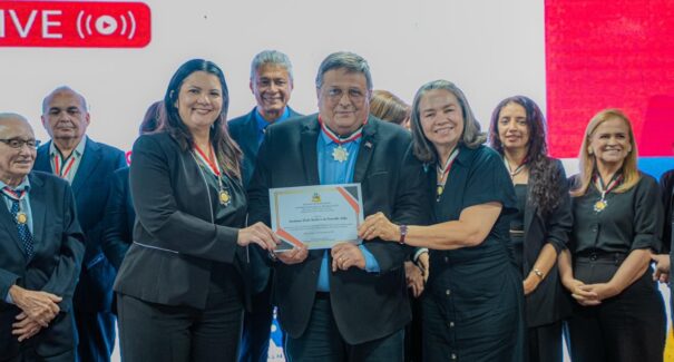 Presidente da FAPEMA, Nordman Wall, recebe Medalha de Honra ao Mérito