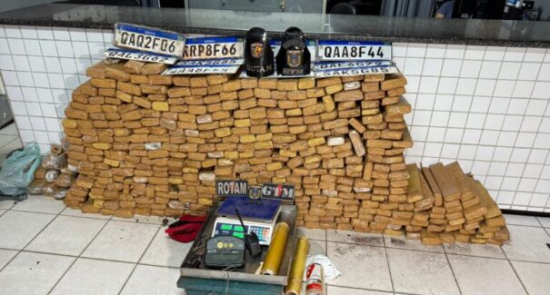 Três pessoas são presas e cerca de meia tonelada de maconha é apreendida na Grande Ilha