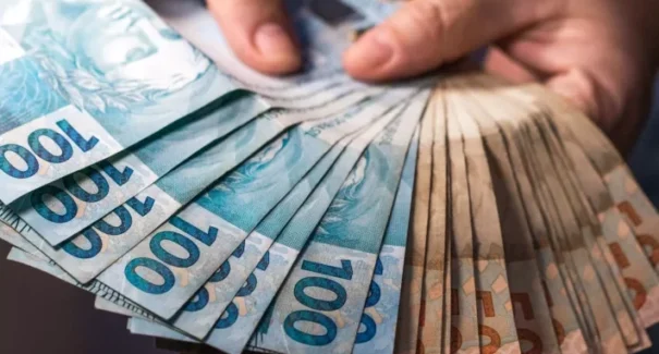 Pela 1ª vez no ano, mercado vê inflação dentro da meta em 2025