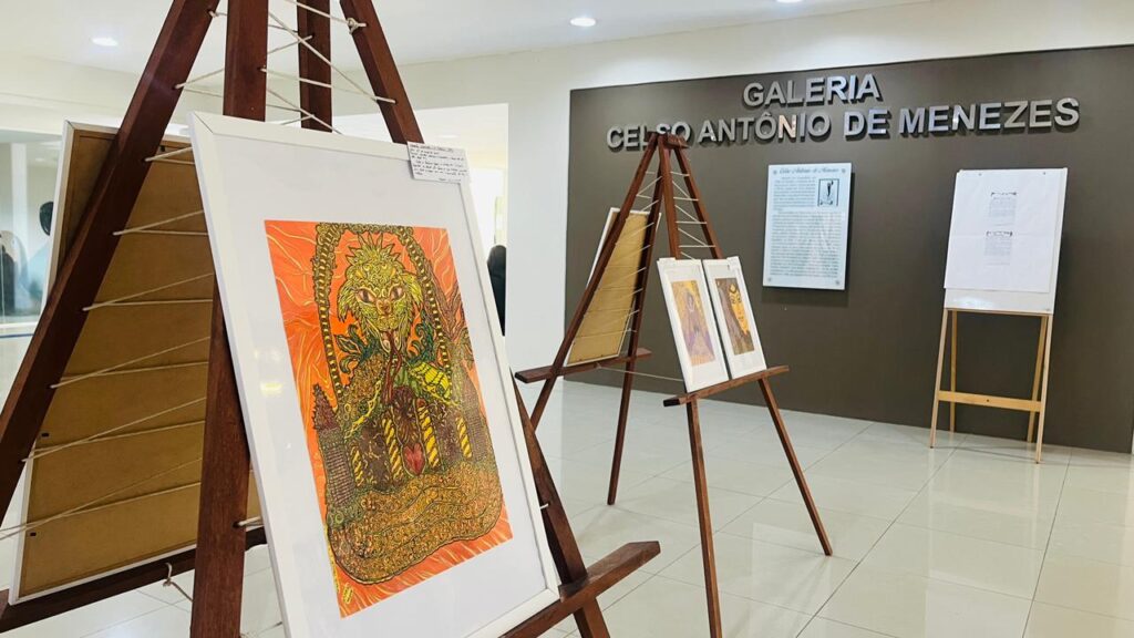 Desenhos de artista visual estão expostos na galeria do Fórum de São Luís