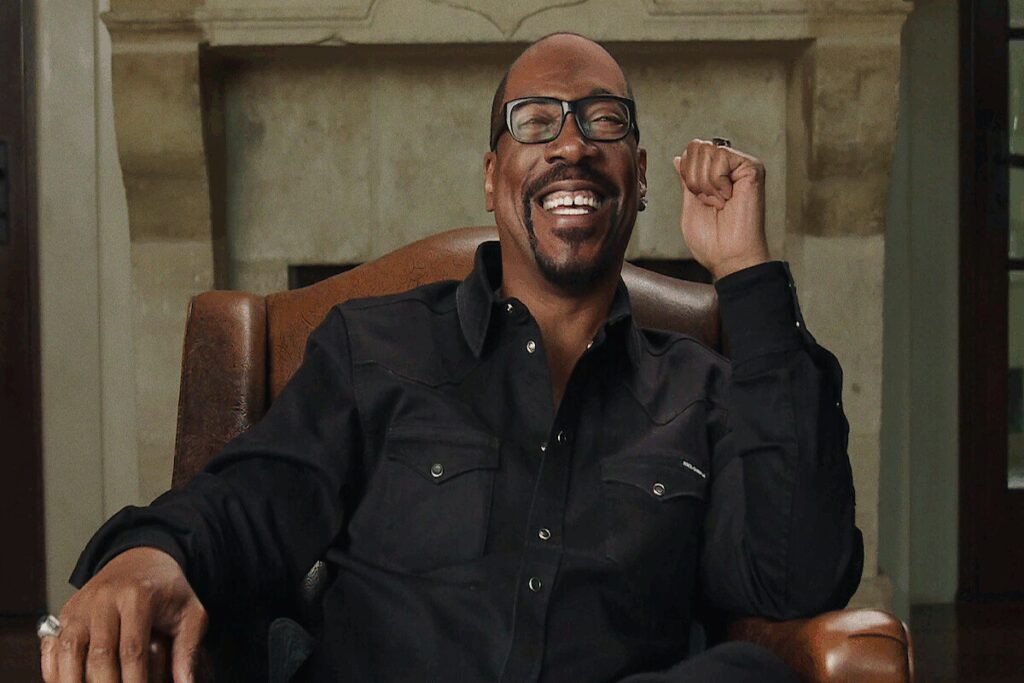 O documentário “Eu, Eddie” revisita a carreira de sucesso do comediante Eddie Murphy (Foto: Reprodução digital | Netflix)
