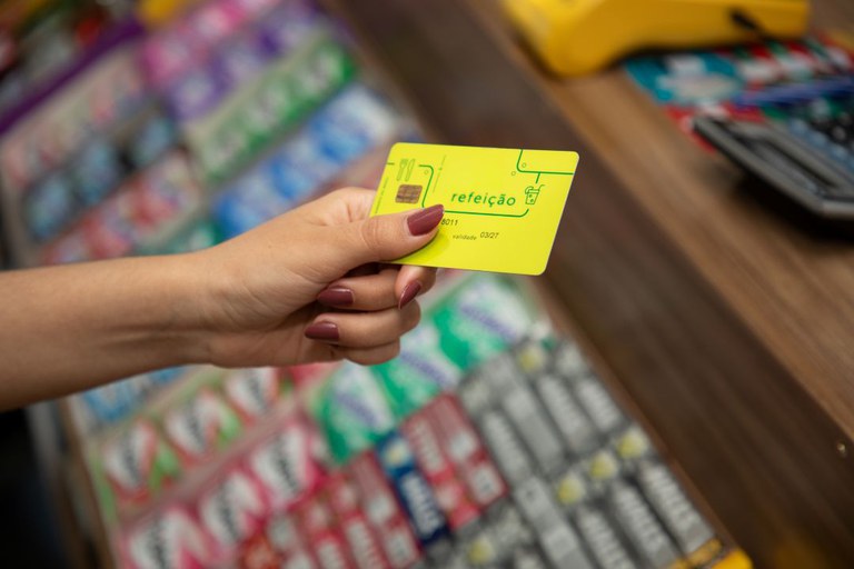 Novo decreto moderniza vale-alimentação e refeição