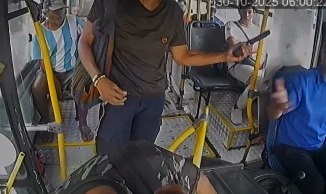 Vídeo: guarda municipal saca arma em ônibus após ser cobrada por passagem em São Luís