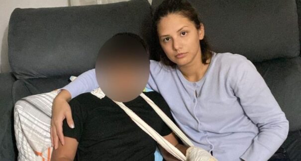 Criança brasileira de 9 anos tem dois dedos decepados em escola de Portugal