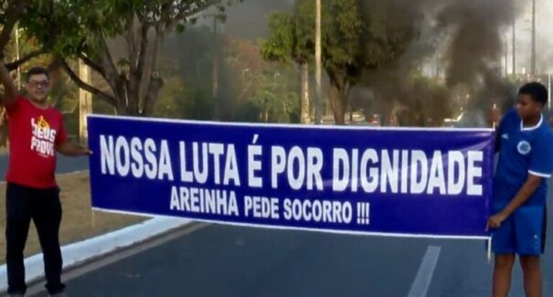Moradores da Areinha bloqueiam Av. dos Africanos em protesto por infraestrutura