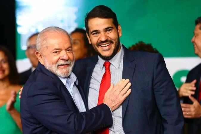 Após rejeição ao STF, Jorge Messias se coloca à disposição de Lula para seguir no governo