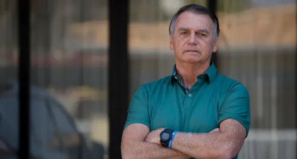Dino acompanha Moraes e mantém condenação de Bolsonaro