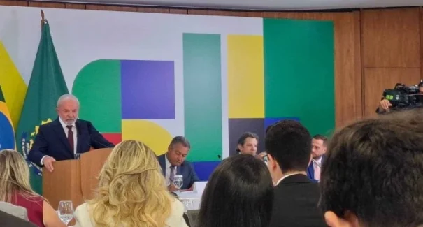 Lula diz que irá vetar projeto que reduz penas por atos golpistas