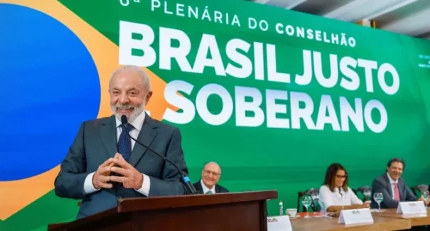 Lula nega tensão com Congresso, mas acusa “sequestro” do Orçamento