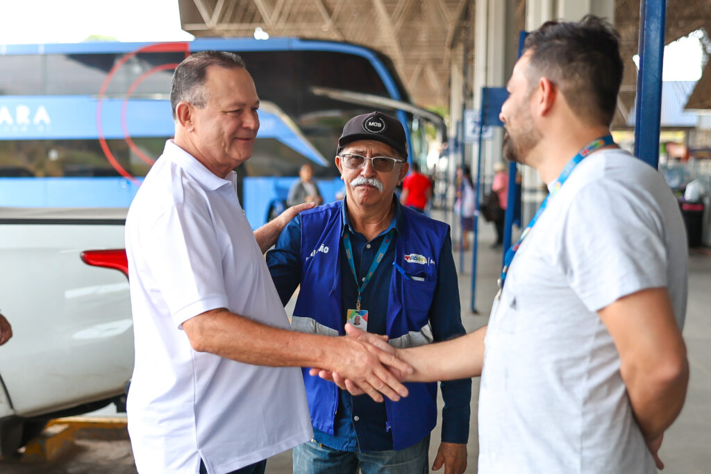 Governador anuncia redução da tarifa do transporte alternativo