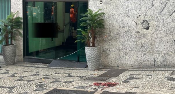 Mãe filha caem do décimo andar de hotel em Belo Horizonte; mulher jogou a criança pela janela e pulou em seguida