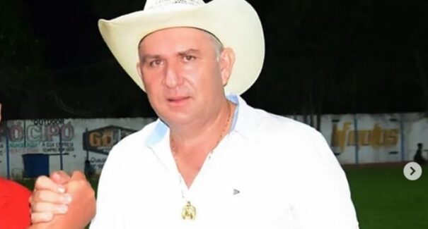 Prefeito se exalta e agride jornalista após denúncia de compra de fazenda