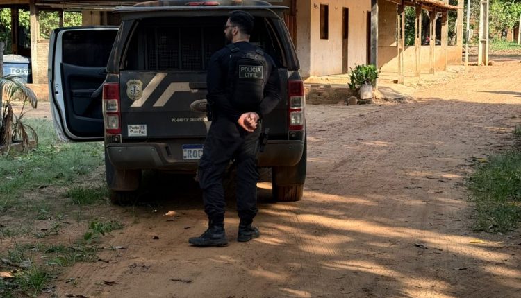 Pai e filho foram apresentados na delegacia para serem tomadas as medidas cabíveis (Foto: Divulgação/PC-MA)