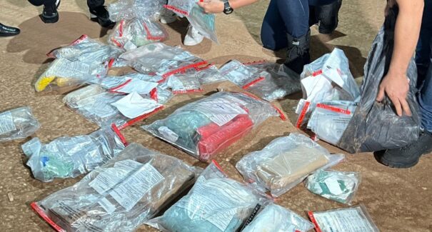 Polícia incinera 24 kg de drogas e envia 123 armas apreendidas para destruição em operação de segurança em Balsas