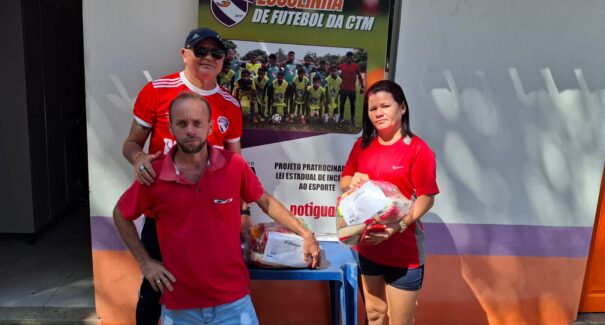 Escolinha de futebol entrega cestas natalinas a famílias de alunos e reforça atuação social no Maranhão
