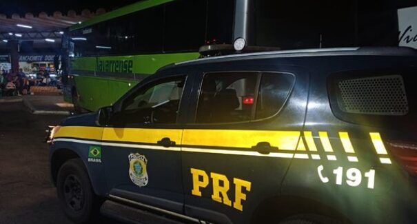 Ônibus clandestino com destino ao Maranhão é flagrado pela PRF na BR-153