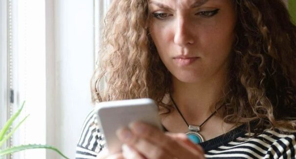 ‘Isca de raiva’ das redes sociais é eleita termo do ano por dicionário britânico