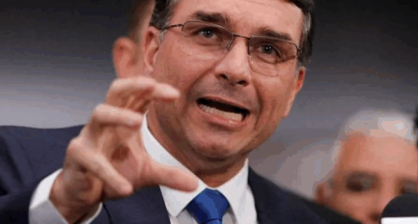 Centrão reage a pré-candidatura de Flávio Bolsonaro e ameaça isolá-lo na disputa presidencial