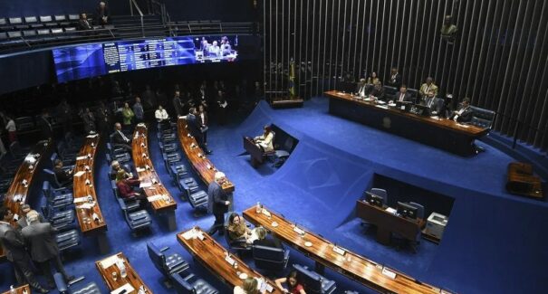 Senado quer suspender liminar do impeachment de ministros