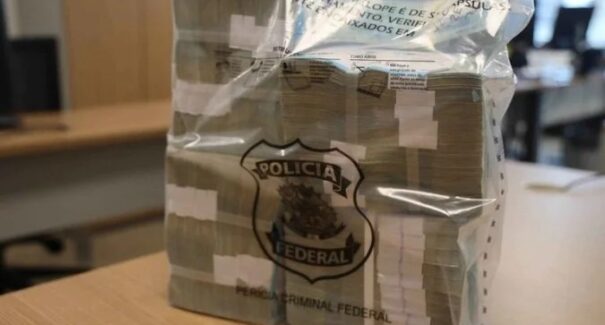 PF apreende R$ 430 mil em casa do deputado Sóstenes Cavalcante